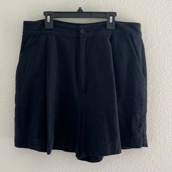 JENNI KAYNE | Bestselling Raw Silk Pleated High Waisted Short in Black | Size 12 - Picture 6 of 12